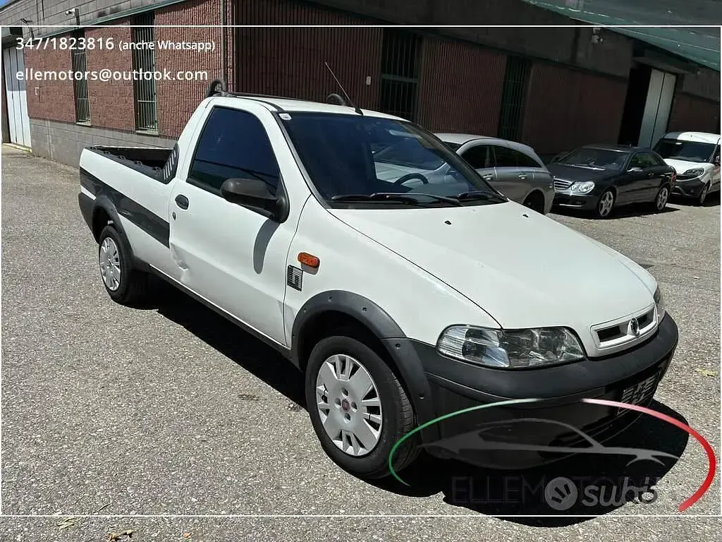 Usata Fiat Strada 80 CV (58 kW) 2004 Bianco Pick-up