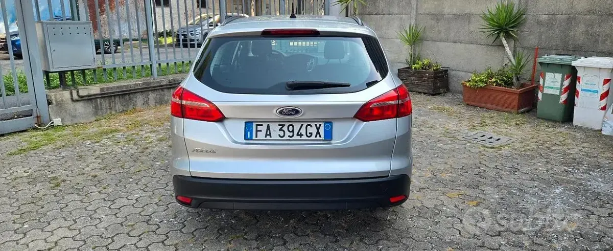Usata Ford Focus 120 CV (88 kW) 2015 Grigio Station wagon