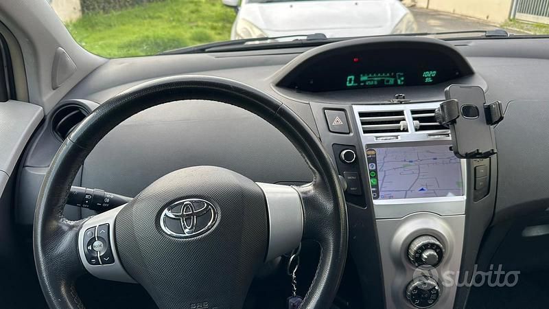 Usata Toyota Yaris Sol 87 CV (63 kW) 2007 Grigio Utilitaria