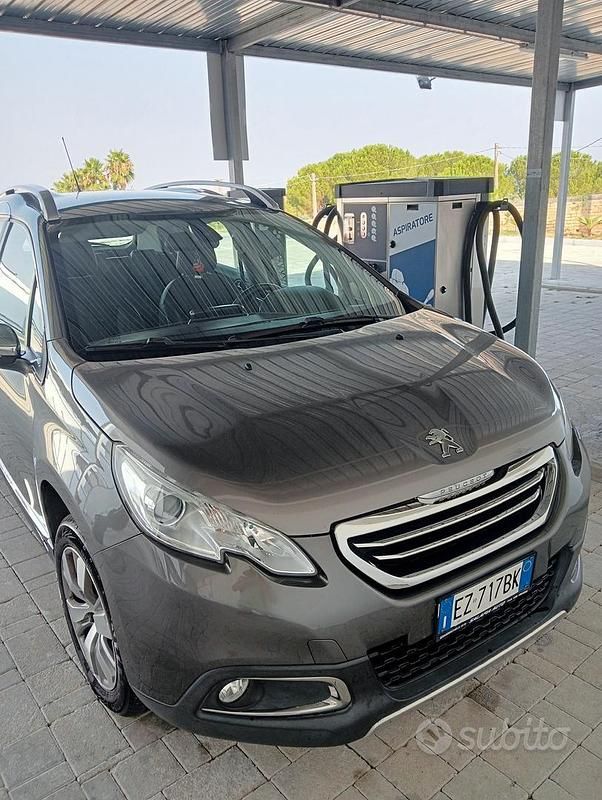 Grigio Usata 2015 Peugeot 2008 SUV | 8000 € - Immagine 1/4