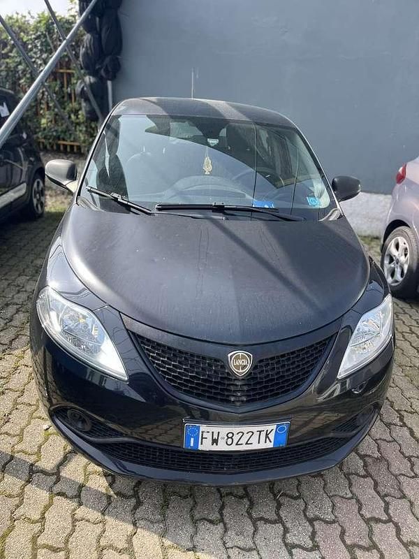 Usata Lancia Ypsilon Silver 69 CV (50 kW) 2018 Other Utilitaria