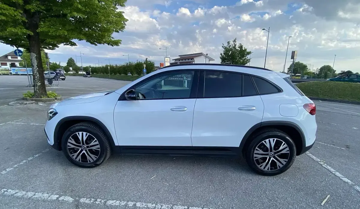 Usata Mercedes GLA180 Advanced Plus 136 CV (100 kW) 2023 Bianco SUV