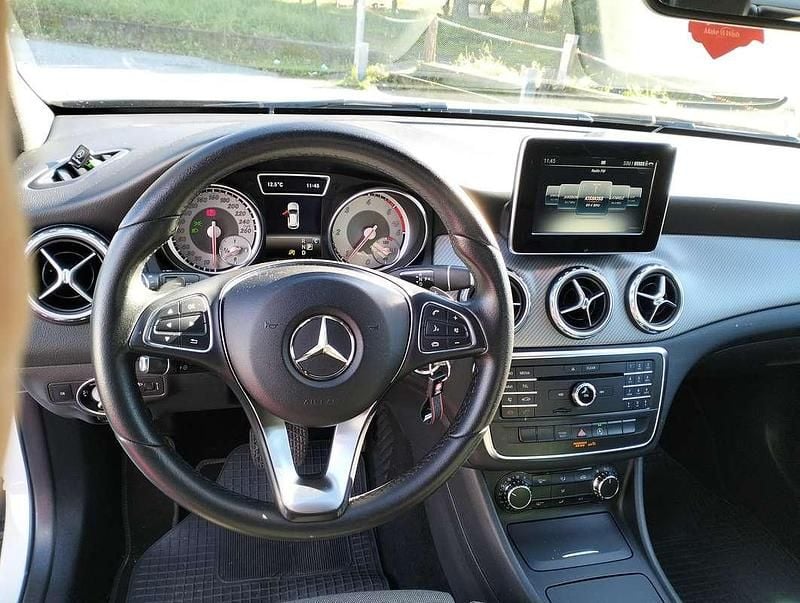 Usata Mercedes GLA180 Business 109 CV (80 kW) 2017 SUV