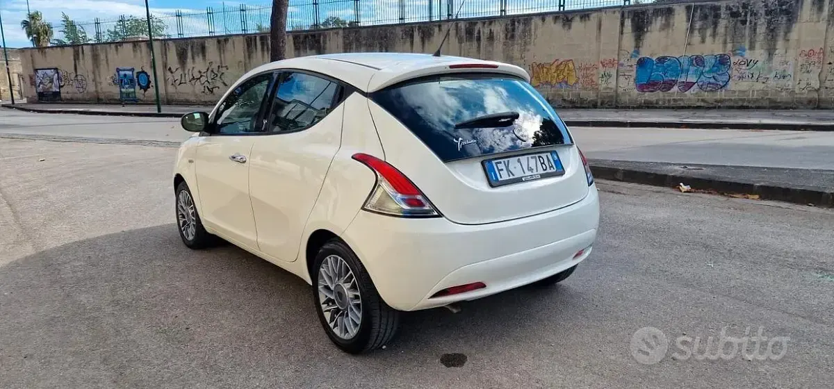 Usata Lancia Ypsilon 69 CV (50 kW) 2017 Bianco Utilitaria
