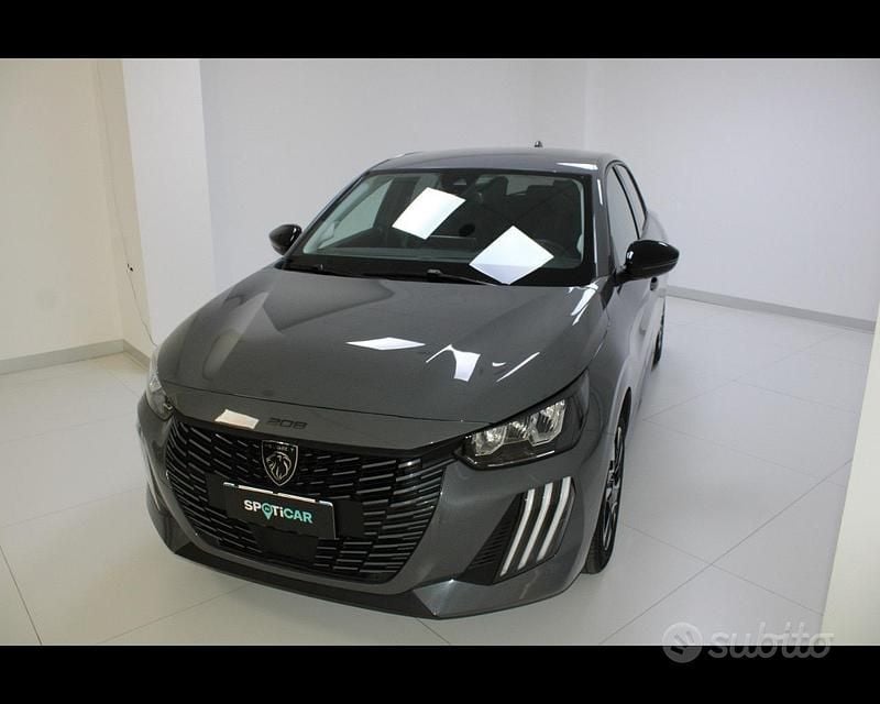 Usata Peugeot 208 Allure 101 CV (74 kW) 2025 Grigio selenium Utilitaria