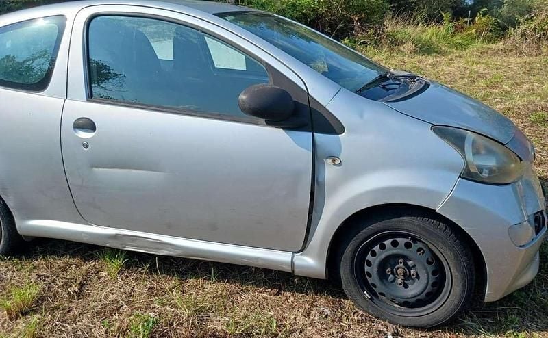 Usata Toyota Aygo 68 CV (50 kW) 2008 Argento Utilitaria