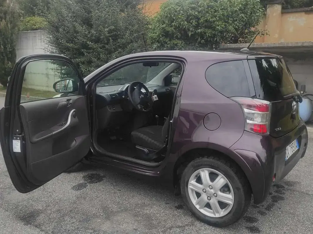 Usata Toyota iQ 68 CV (50 kW) 2009 Lilla Utilitaria