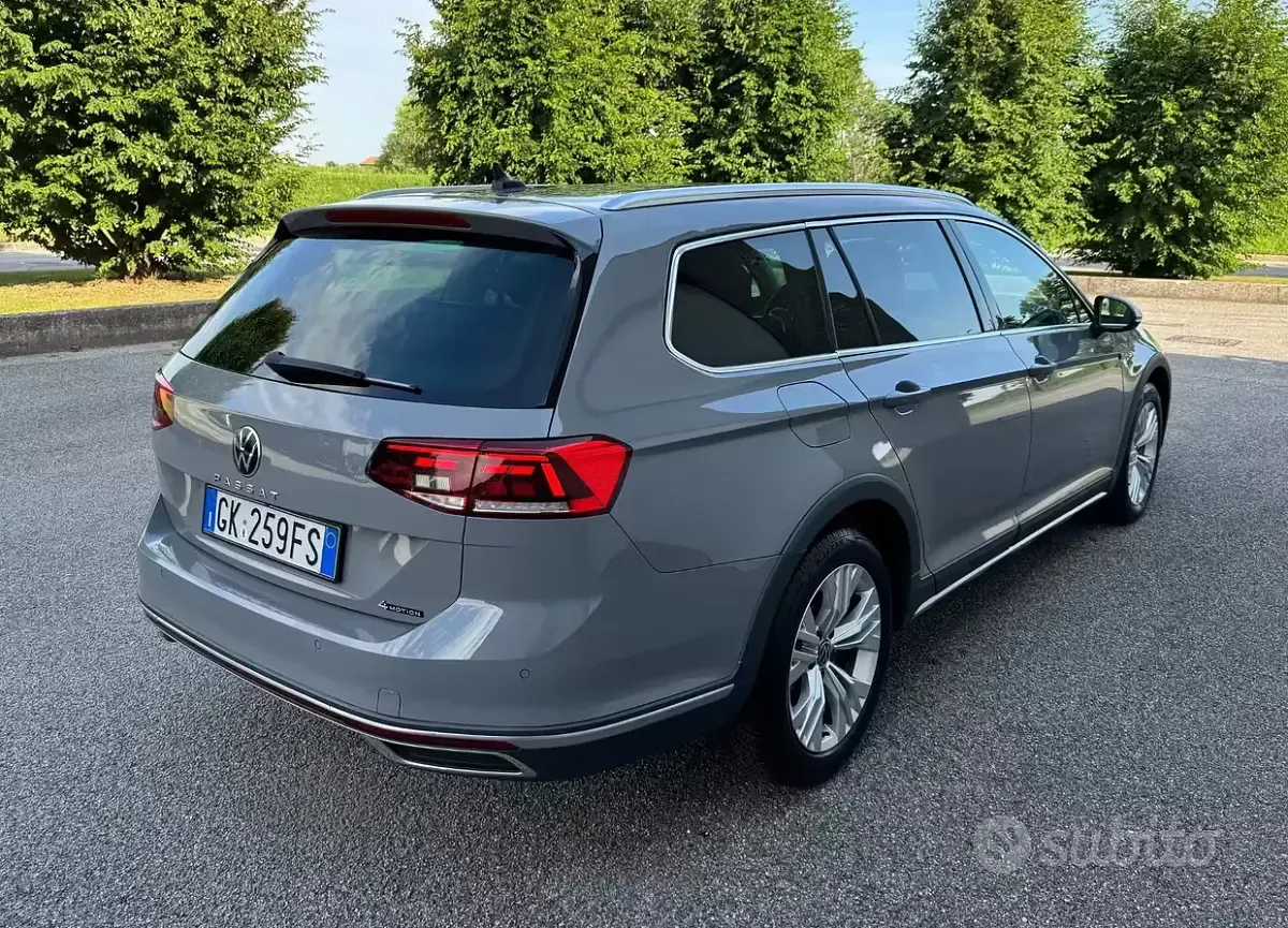 Usata VW Passat 200 CV (147 kW) 2022 Grigio Station wagon