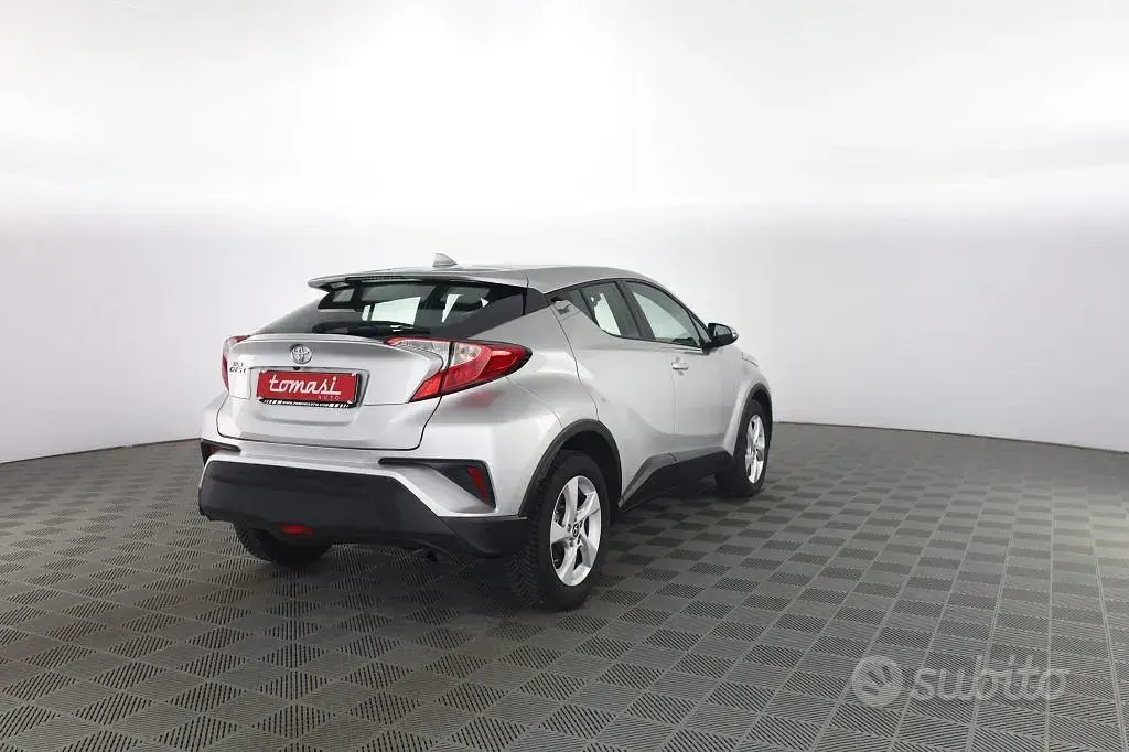 Usata Toyota C-HR Business Edition 116 CV (85 kW) 2017 Argento SUV