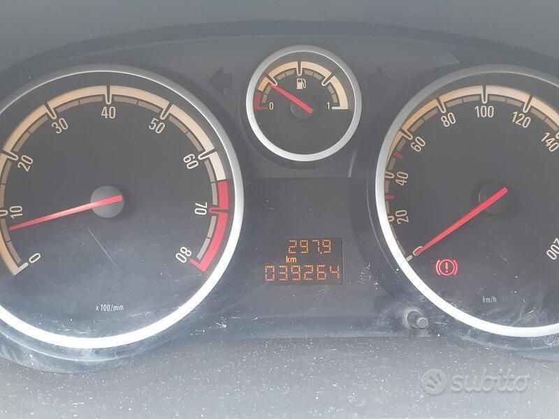 Usata Opel Corsa 85 CV (62 kW) 2010 Nero Utilitaria