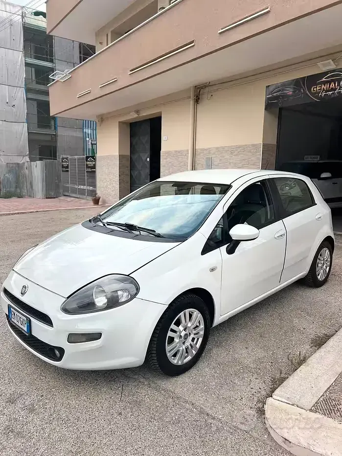 Usata Fiat Punto 85 CV (62 kW) 2012 Bianco Utilitaria