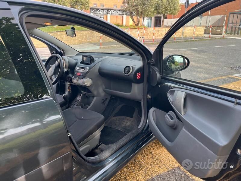 Usata Toyota Aygo 2011 Grigio Utilitaria