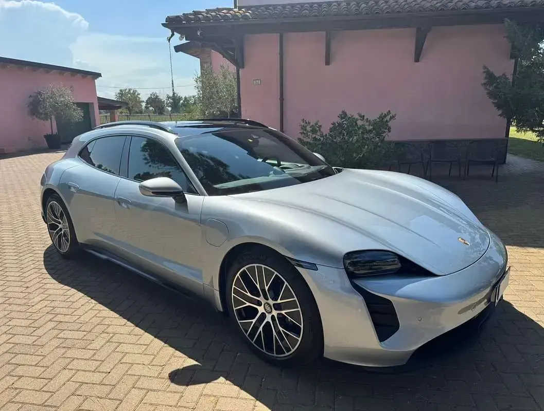Usata Porsche Taycan Sport Turismo Performance Package 119 kW (163 CV) 2023 Argento Station wagon
