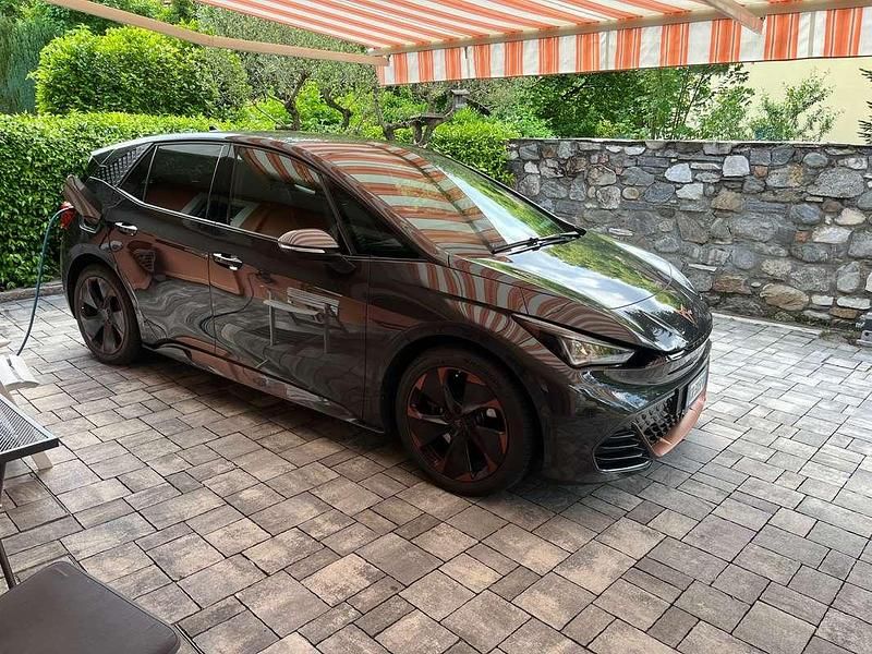 Nero Usata 2023 Cupra Born Due volumi | 20.350 € (Ottimo prezzo) - Immagine 1/4