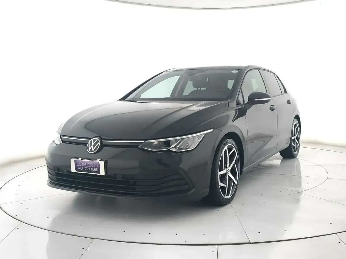 Usata VW Golf VIII Life 150 CV (110 kW) 2023 Grigio pastello Berlina