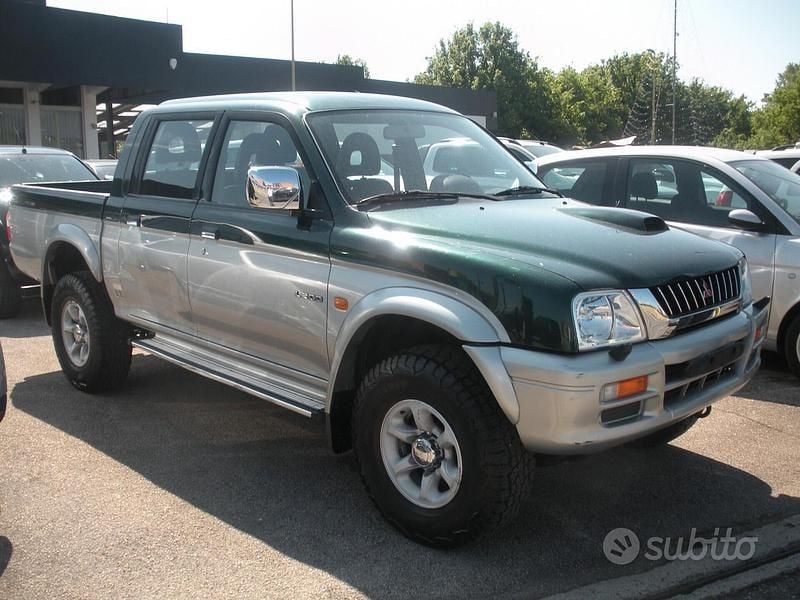 Usata Mitsubishi L200 100 CV (73 kW) 2004 Verde Pick-up
