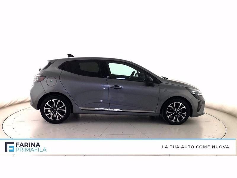 Usado Renault Clio V Techno 91 CV (66 kW) 2025 Gris Utilitario
