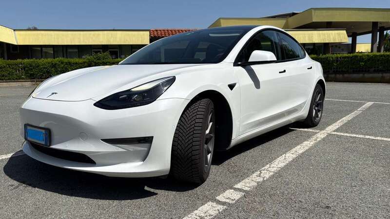 Bianco Usata 2021 Tesla Model 3 Long Range Tre volumi | 23.000 € (Ottimo prezzo) - Immagine 1/4