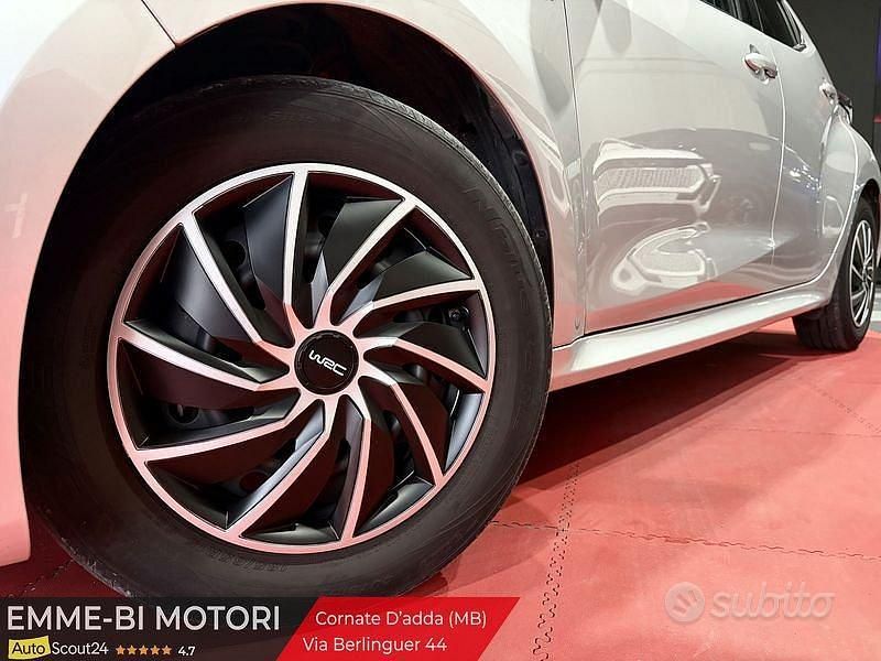 Usata Toyota Yaris Hybrid Active 116 CV (85 kW) 2021 Argento Berlina