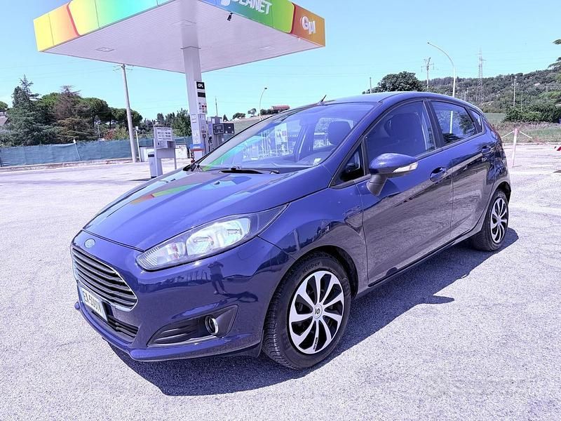 Usata Ford Fiesta Titanium 95 CV (69 kW) 2015 Blu Berlina
