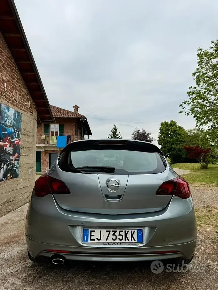 Usata Opel Astra 180 CV (132 kW) 2011