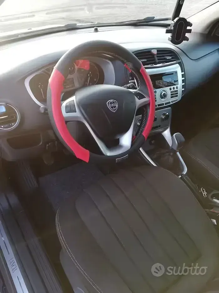 Usata Lancia Delta 120 CV (88 kW) 2011 Grigio Utilitaria