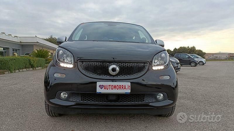 Begagnad Smart ForFour Passion 71 HK (52 kW) 2019 Svart Halvkombi