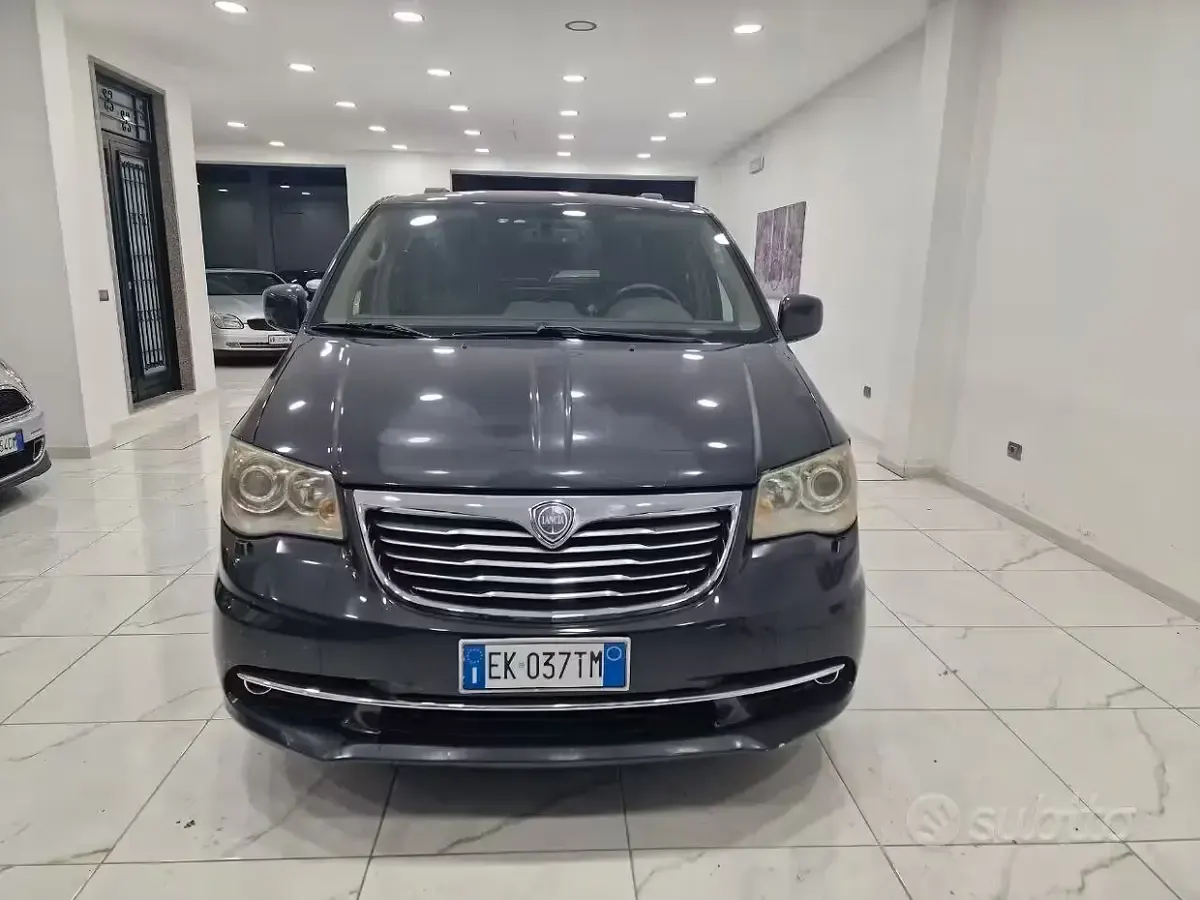 Usata Lancia Voyager 163 CV (119 kW) 2011 Monovolume