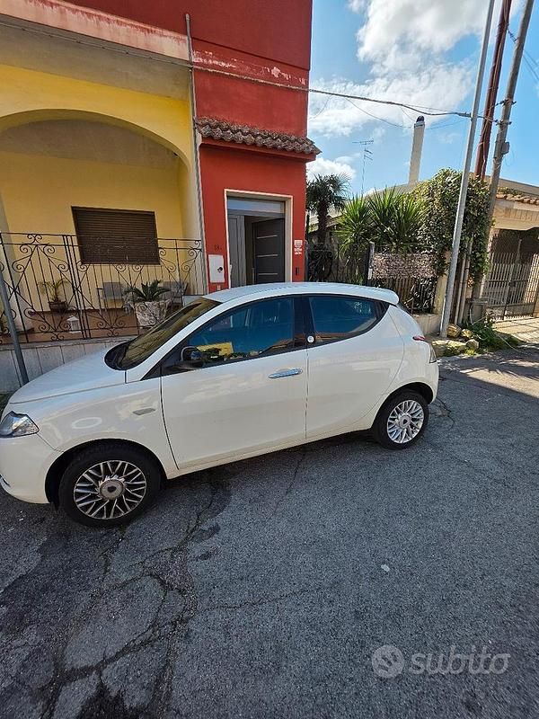 Usata Lancia Ypsilon 80 CV (58 kW) 2013 Bianco Utilitaria