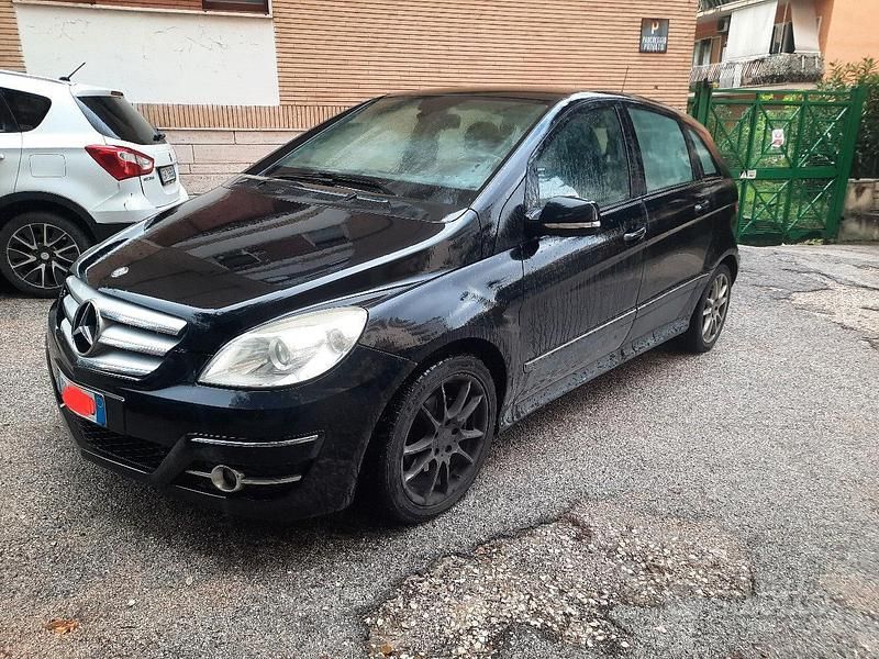 Usata Mercedes B180 109 CV (80 kW) 2010 Monovolume