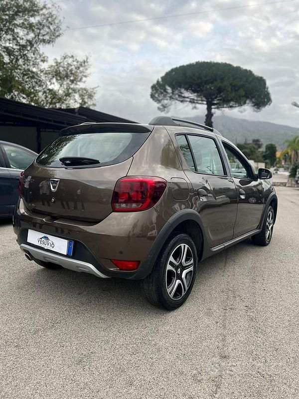 Usata Dacia Sandero Comfort 95 CV (69 kW) 2019 Marrone Berlina