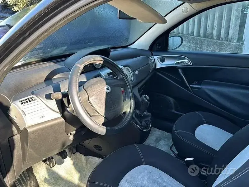 Usata Lancia Ypsilon 69 CV (50 kW) 2006 Nero Utilitaria