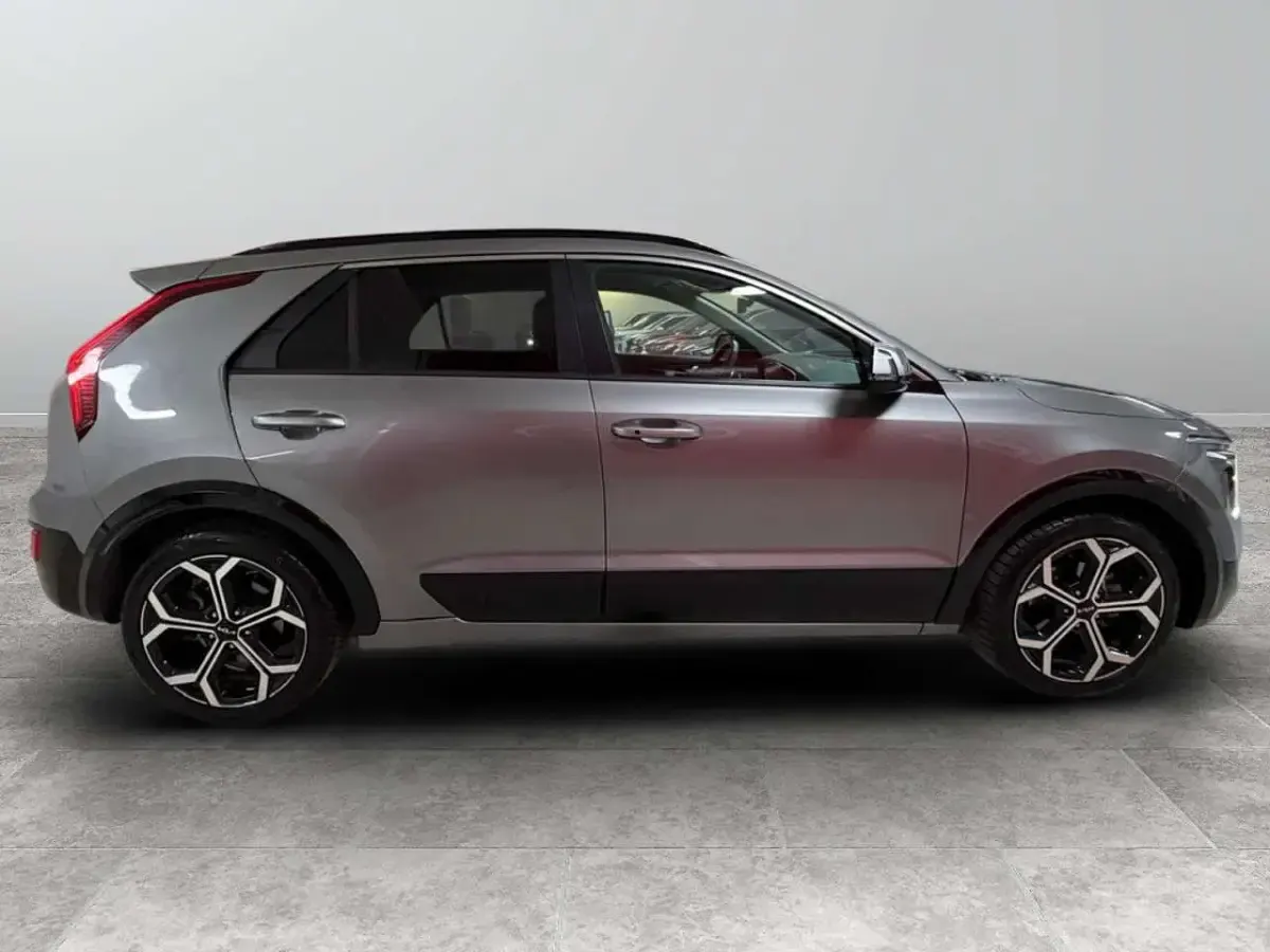 Usata Kia Niro Style 105 CV (77 kW) 2023 Steel gray SUV