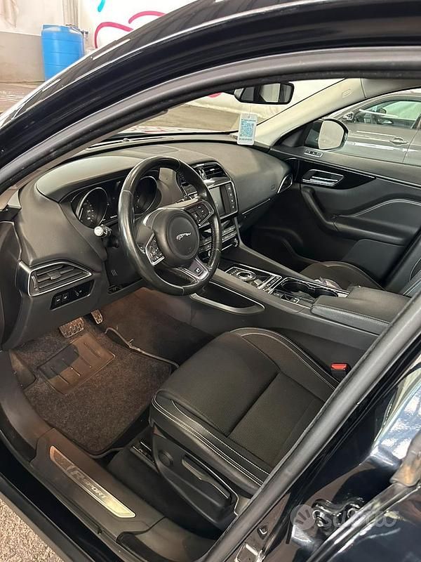 Usata Jaguar F-Pace R-Sport 180 CV (132 kW) 2017 Nero SUV