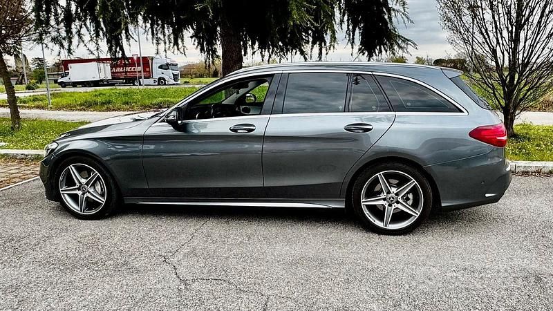 Usado Mercedes C220 Premium 170 CV (125 kW) 2018 Berlina