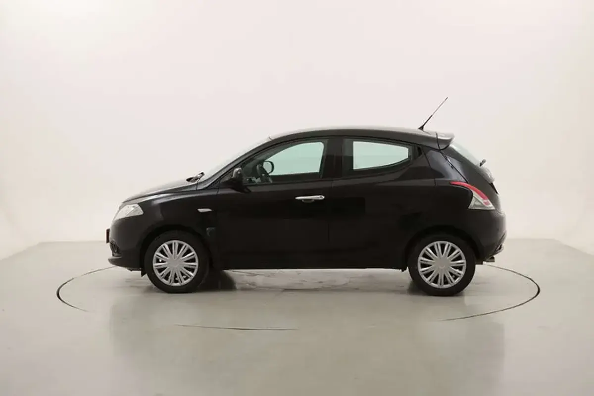 Usata Lancia Ypsilon Gold 69 CV (50 kW) 2019 Nero Utilitaria
