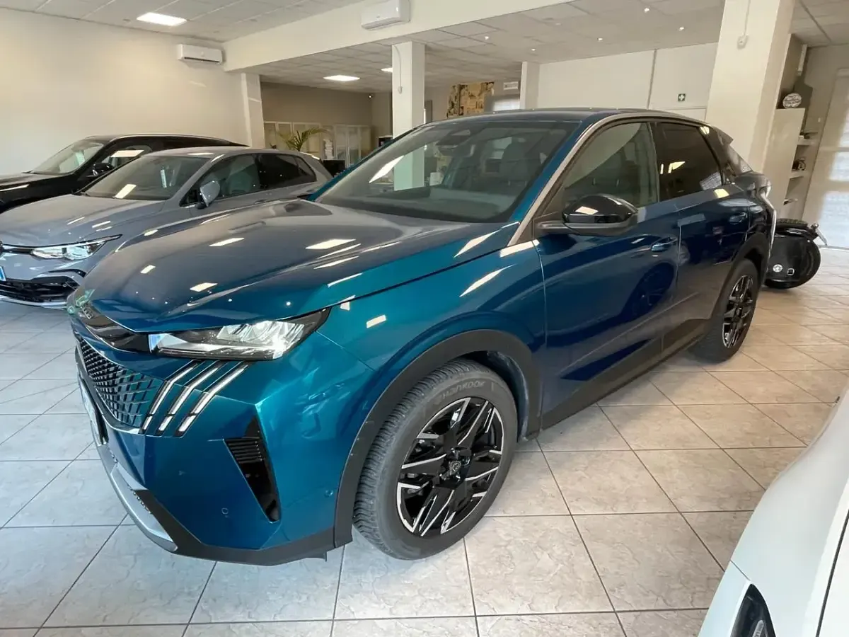 Usata Peugeot 3008 Allure 136 CV (100 kW) 2024 Blu SUV