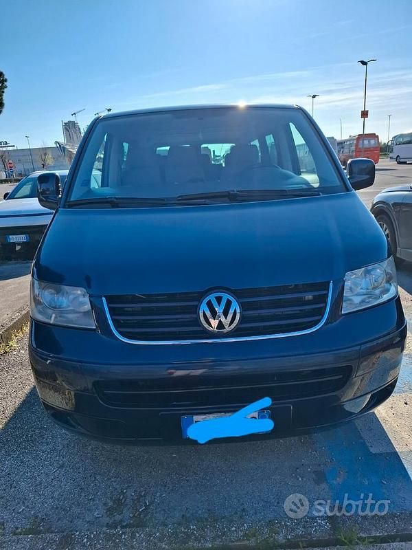 Usata VW Caravelle 2006 Blu Monovolume