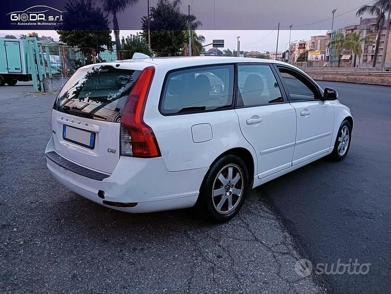 Usata Volvo V50 Kinetic 177 CV (130 kW) 2011 Bianco Station wagon
