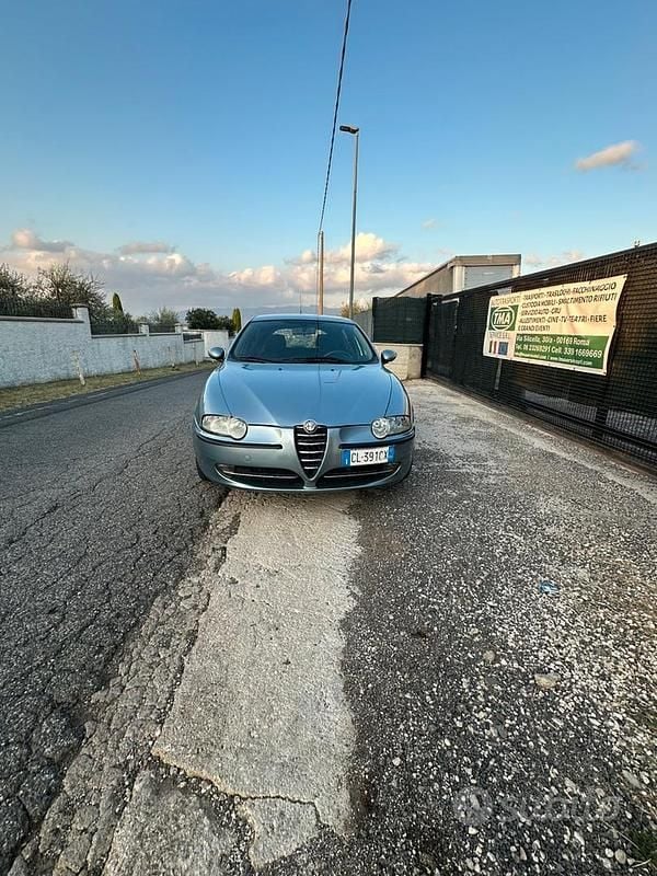 Grigio Usata 2003 Alfa Romeo 147 Due volumi | 1500 € (Ottimo prezzo) - Immagine 1/4