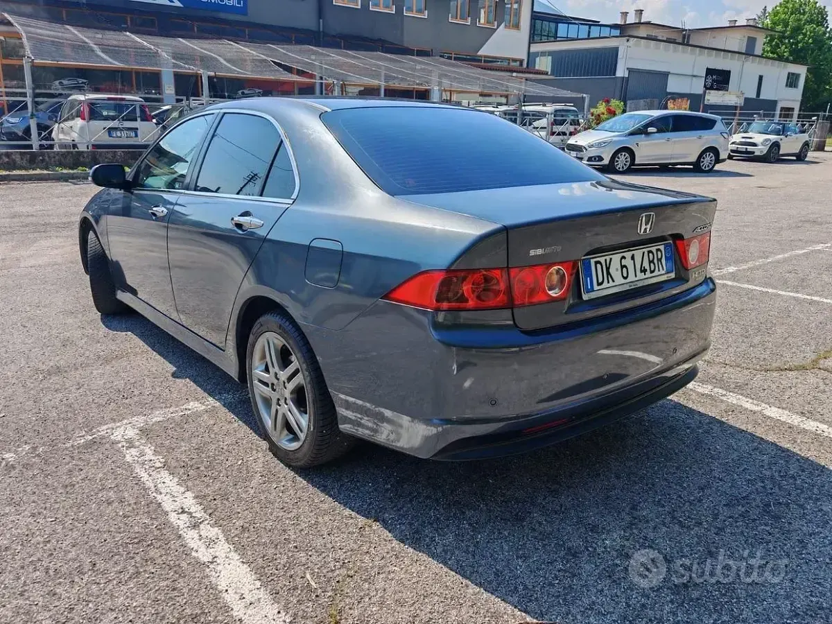 Usata Honda Accord 140 CV (102 kW) 2007 Grigio Berlina