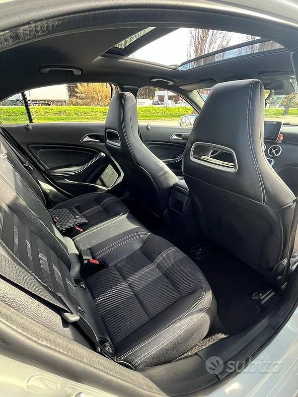 Käytetty Mercedes A180 109 HP (80 kW) 2017 Valkoinen Sedan