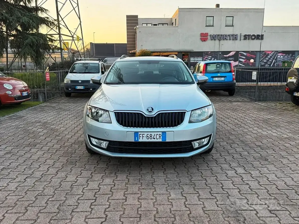 Usata Skoda Octavia Executive 110 CV (80 kW) 2016 Grigio Station wagon