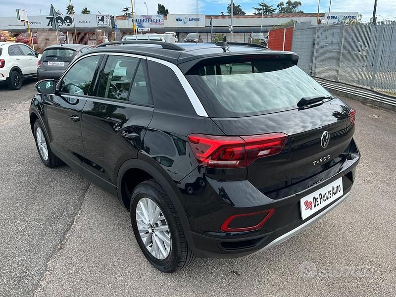 Usata VW T-Roc Life 110 CV (80 kW) 2022 Nero SUV