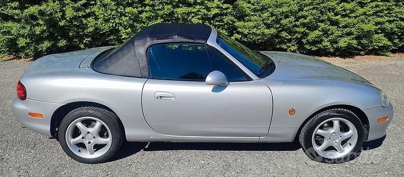 Usata Mazda MX5 110 CV (80 kW) 2002 Grigio Cabrio