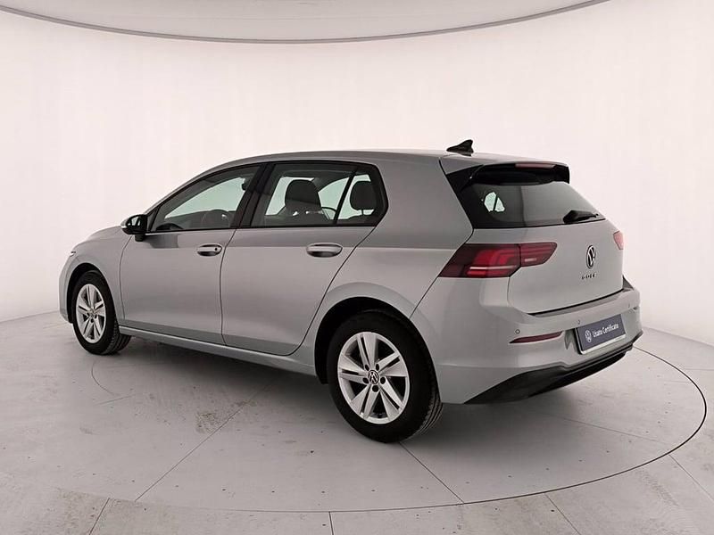 Usata VW Golf VIII Life 116 CV (85 kW) 2025 Dolomite silver metallizzato Berlina