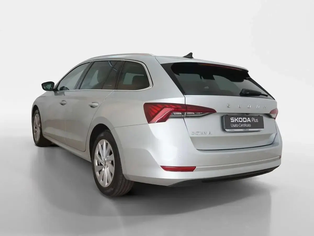 Usata Skoda Octavia Style 150 CV (110 kW) 2023 Argento Station wagon