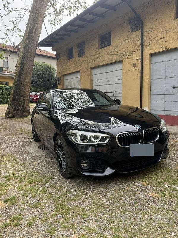 Begagnad BMW 118 2017 Svart Halvkombi