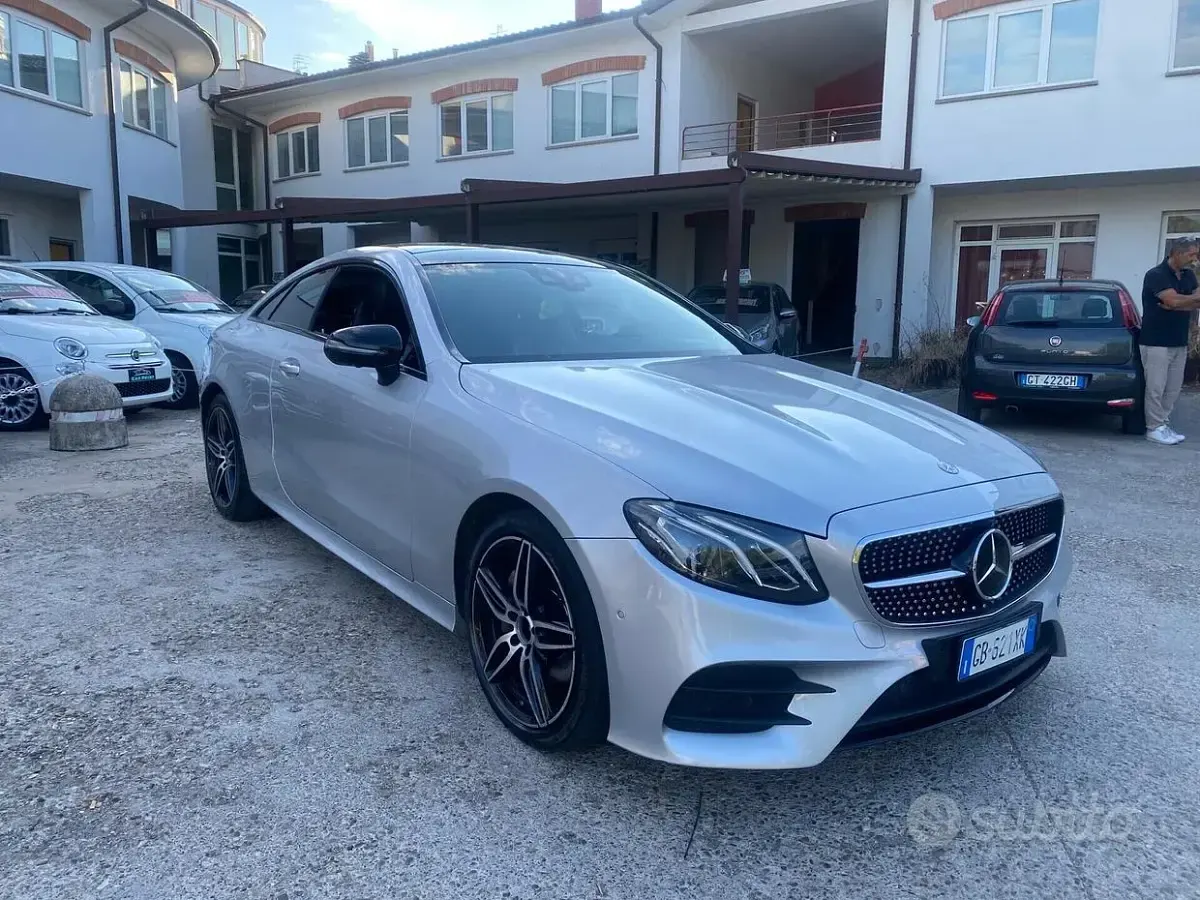 Usata Mercedes E220 Premium Plus 194 CV (142 kW) 2018 Grigio Coupé