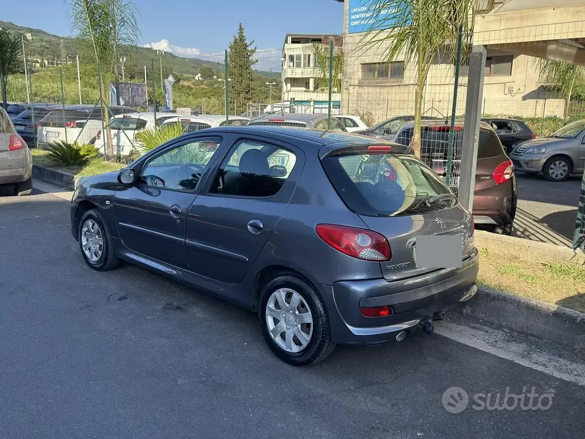 Usata Peugeot 206+ 68 CV (50 kW) 2011 Grigio Utilitaria
